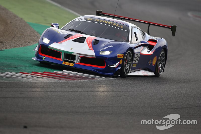#134 Ferrari 488 Challenge, Modena Motors - SLR: Alex Fox