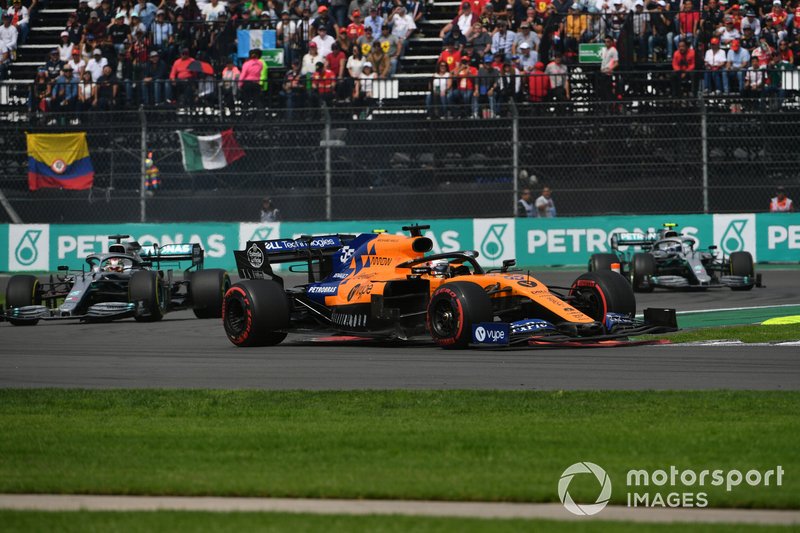 Carlos Sainz Jr., McLaren MCL34, leads Lewis Hamilton, Mercedes AMG F1 W10