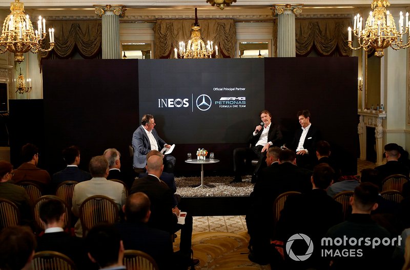 Sir Jim Ratcliffe presidente y director general del grupo químico Ineos y Toto Wolff, Director Ejecutivo (Negocios), Mercedes AMG