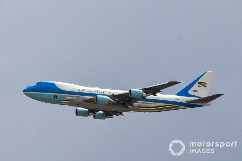 El Air Force One llega a Daytona con el Presidente Donald Trump.