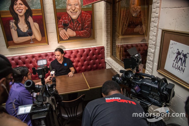 Felipe Massa dá entrevista