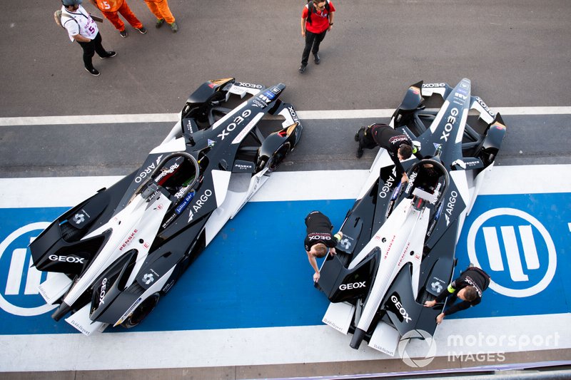 Nico Müller, Dragon Racing, Penske EV-4, Brendon Hartley, Dragon Racing, Penske EV-4 in the pit lane