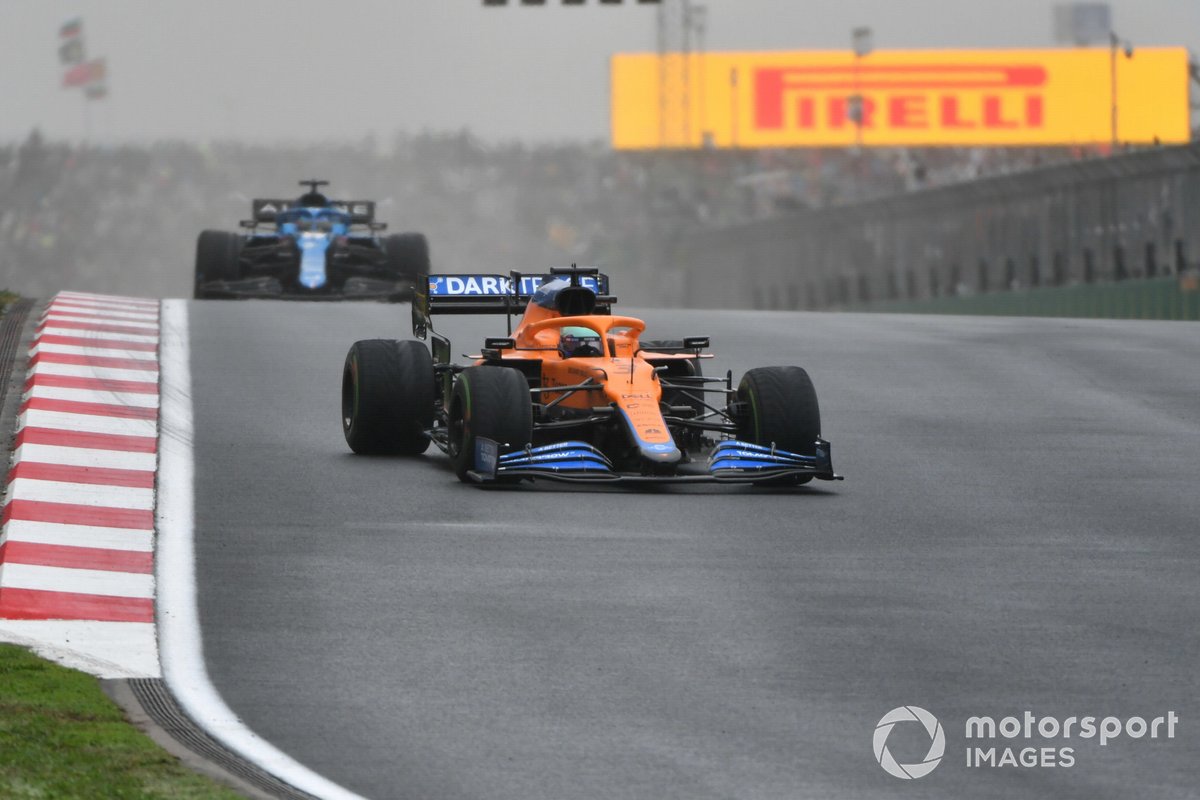 Daniel Ricciardo, McLaren MCL35M, Fernando Alonso, Alpine A521