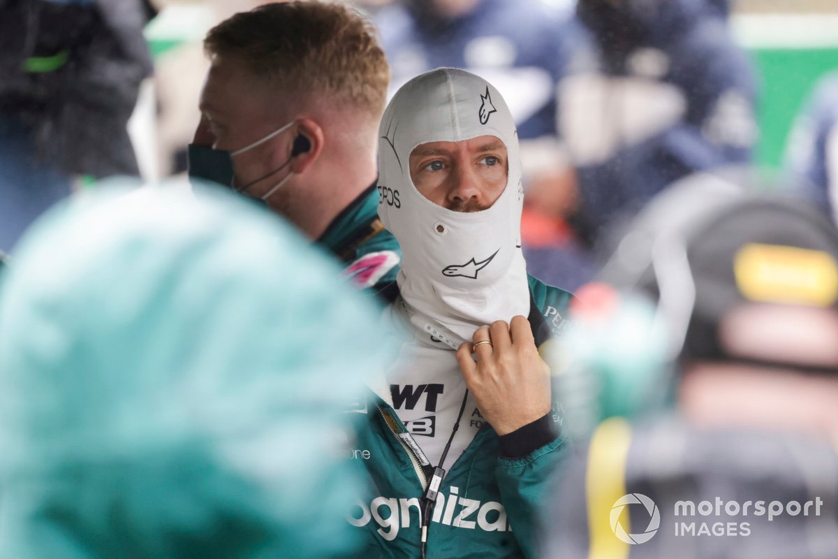 Sebastian Vettel, Aston Martin, sulla griglia di partenza