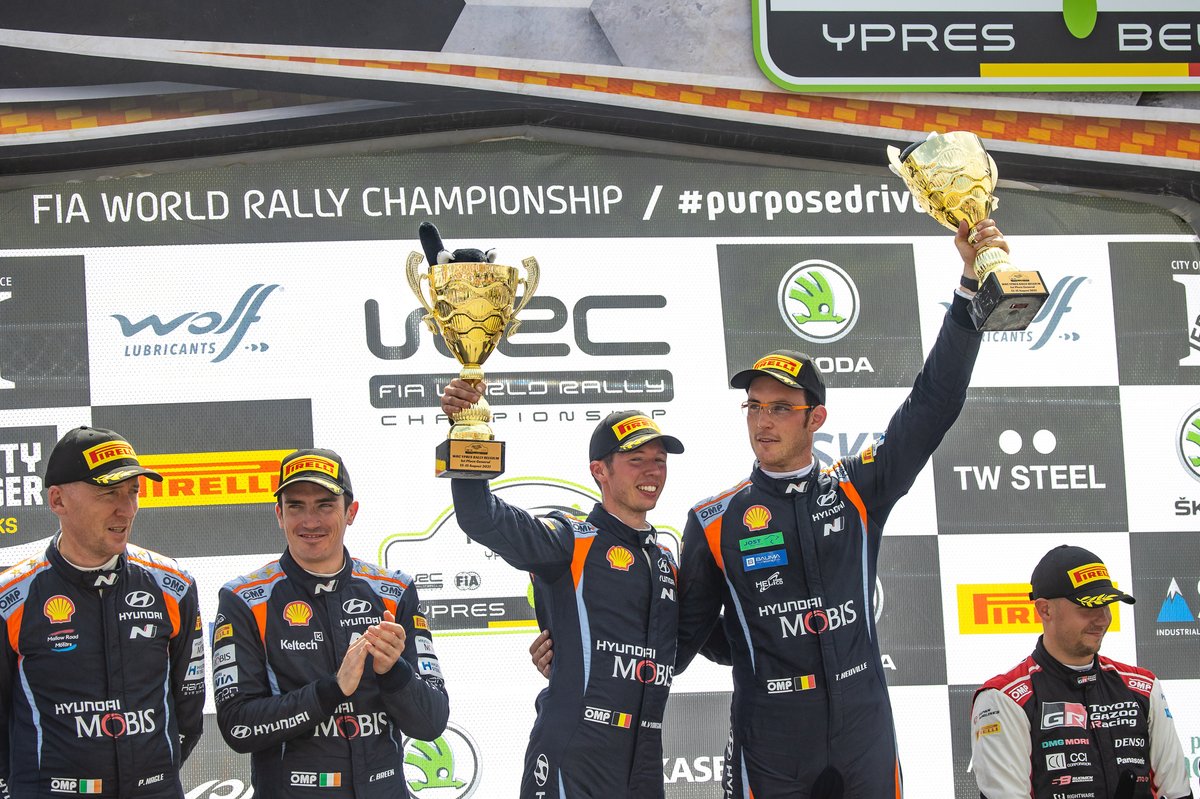 Podio: Vincitore Thierry Neuville, Martijn Wydaeghe, Hyundai Motorsport Hyundai i20 Coupe WRC, secondo posto Craig Breen, Paul Nagle, Hyundai Motorsport Hyundai i20 Coupe WRC