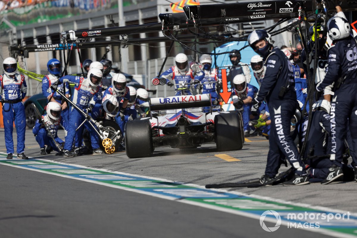 Mick Schumacher, Haas VF-21, pit stop