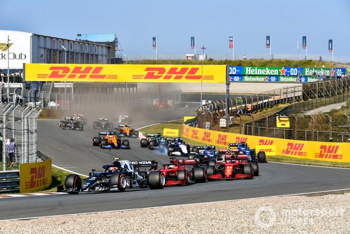 Arrancada Pierre Gasly, AlphaTauri AT02, Charles Leclerc, Ferrari SF21, Carlos Sainz Jr., Ferrari SF21, Esteban Ocon, Alpine A521, Fernando Alonso, Alpine A521