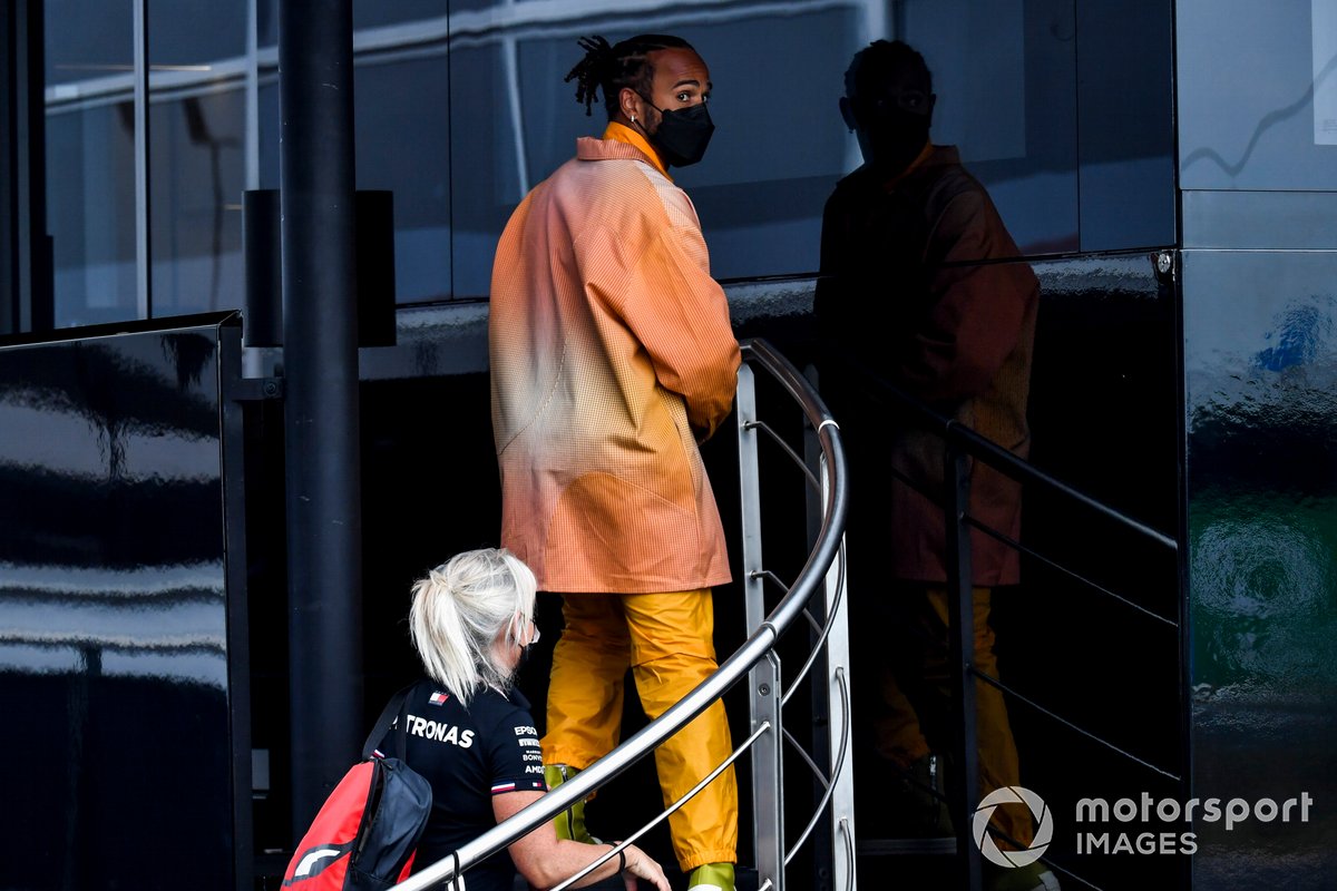 Lewis Hamilton, Mercedes, con Angela Cullen, fisioterapeuta