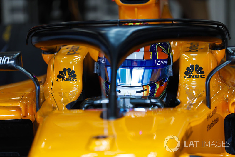 Lando Norris, McLaren MCL33, en el box