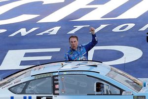 Kevin Harvick, Stewart-Haas Racing, Ford Fusion Busch Light / Mobil 1 celebrates his win