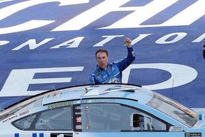 1. Kevin Harvick, Stewart-Haas Racing, Ford Fusion Busch Light / Mobil 1