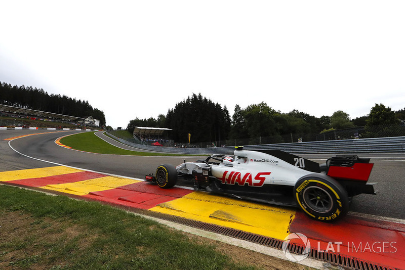 Kevin Magnussen chegou logo atrás de seu companheiro de Haas, em oitavo