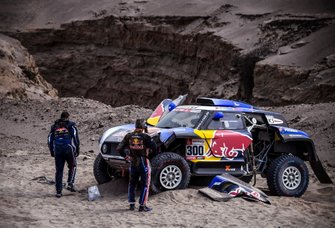 #300 X-Raid Mini JCW Team: Carlos Sainz après son accident