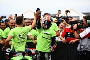 El ganador de la carrera Jonathan Rea, Kawasaki Racing