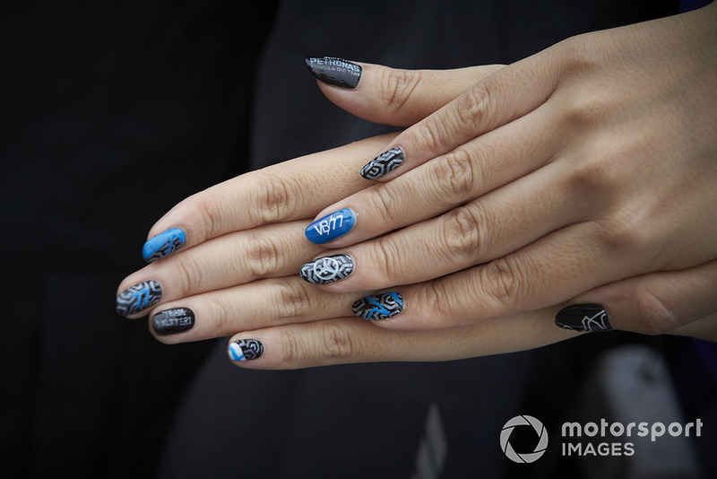 Finger nail paint in support of Valtteri Bottas, Mercedes AMG F1