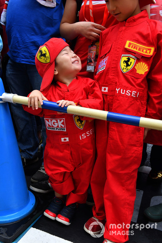 Young Ferrari fans