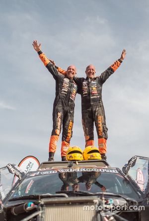 #347 Maxxis Dakar Team: Tim Coronel, Tom Coronel