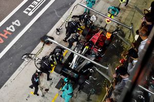 Valtteri Bottas, Mercedes-AMG F1 W09 pit stop