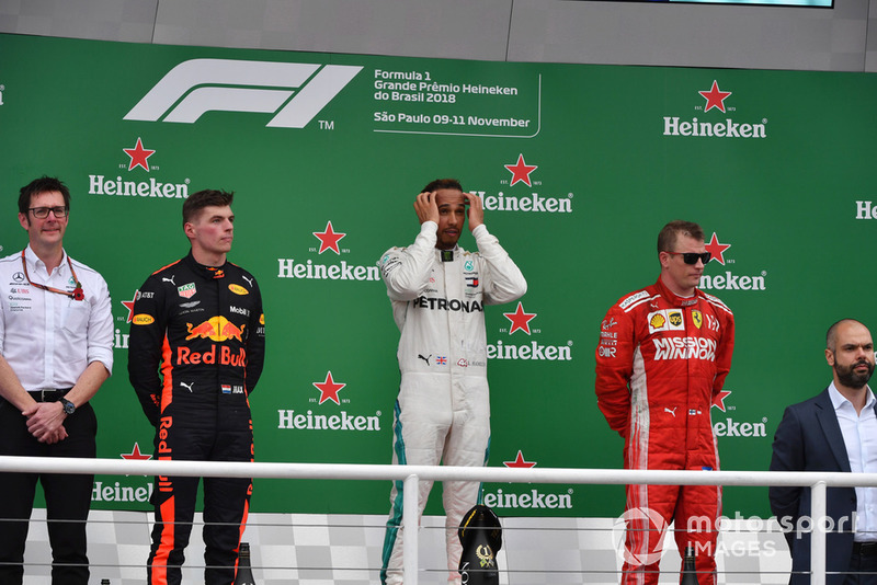 Max Verstappen, Red Bull Racing, Lewis Hamilton, Mercedes AMG F1 e Kimi Raikkonen, Ferrari, sul podio