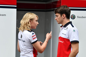 Charles Leclerc, Alfa Romeo Sauber F1 Team et Ruth Buscombe, stratège Alfa Romeo Sauber F1 Team
