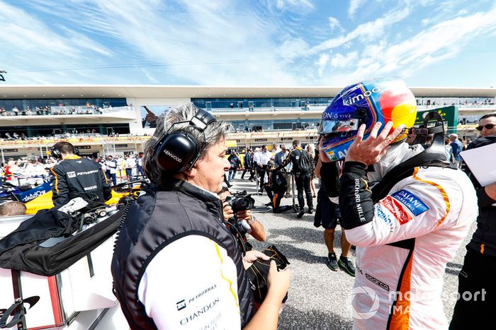 Fernando Alonso, McLaren, en la parrilla
