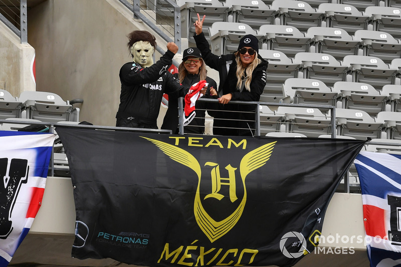 Lewis Hamilton, Mercedes AMG F1 fans and banners