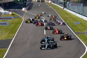 Lewis Hamilton, Mercedes AMG F1 W09, leads Valtteri Bottas, Mercedes AMG F1 W09 and Max Verstappen, Red Bull Racing RB14 