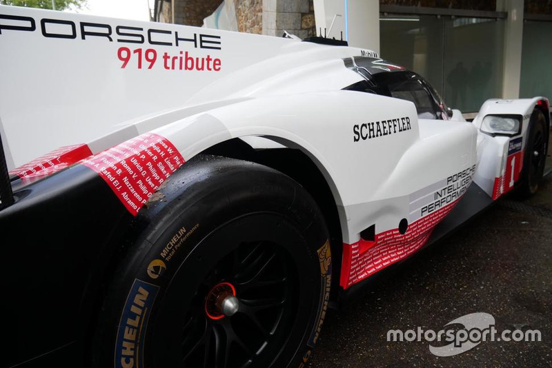 La Porsche 919 Tribute dans les rues de Paris