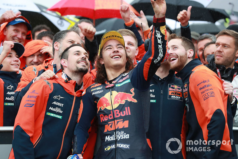 Yarış galibi Can Öncü, Red Bull KTM Ajo