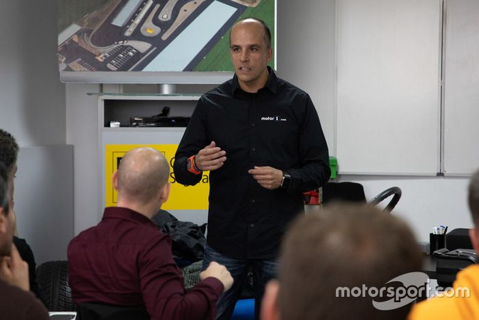 II Curso de Conducción y Nuevas Tecnologías BOSCH - Motor1.com España - Motorsport.com 