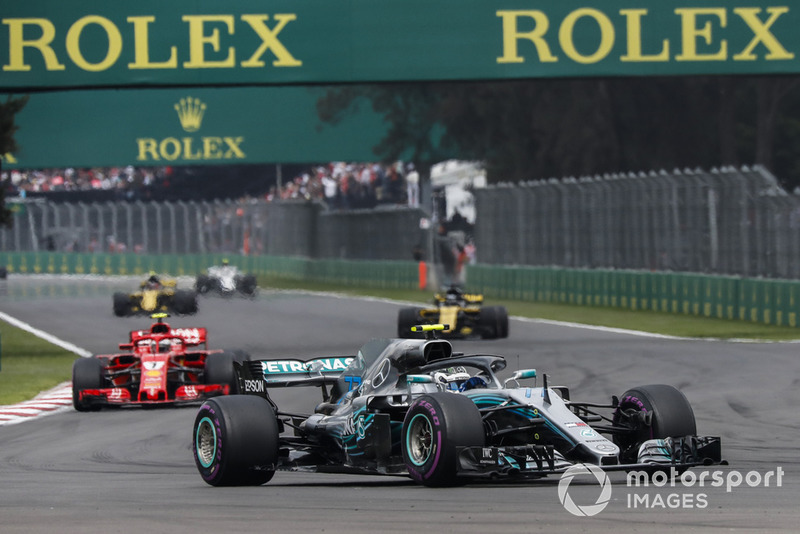 Valtteri Bottas, Mercedes AMG F1 W09 EQ Power+, Kimi Raikkonen, Ferrari SF71H