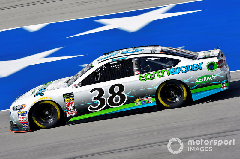 27. David Ragan, Front Row Motorsports, Ford Fusion Earthwater