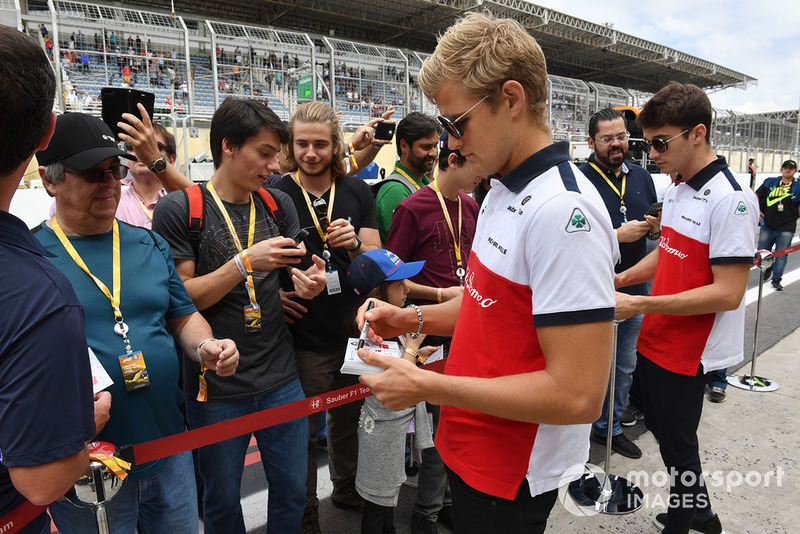 Marcus Ericsson, Sauber and Charles Leclerc, Sauber sign autographs for the fans
