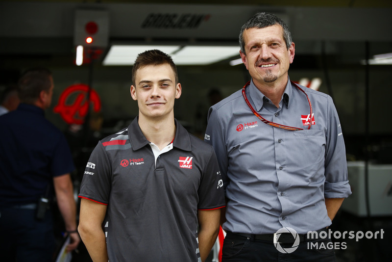 Louis Deletraz, Test and Development Driver, Haas F1, with Guenther Steiner, Team Principal, Haas F1