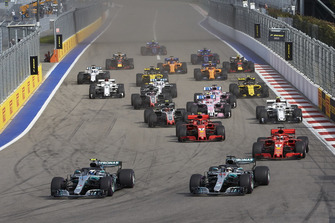 Valtteri Bottas, Mercedes AMG F1, Lewis Hamilton, Mercedes AMG F1 ve Sebastian Vettel, Ferrari SF71H