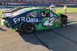 Unfallauto von Kyle Larson, Chip Ganassi Racing, Chevrolet Camaro Clover/First Data