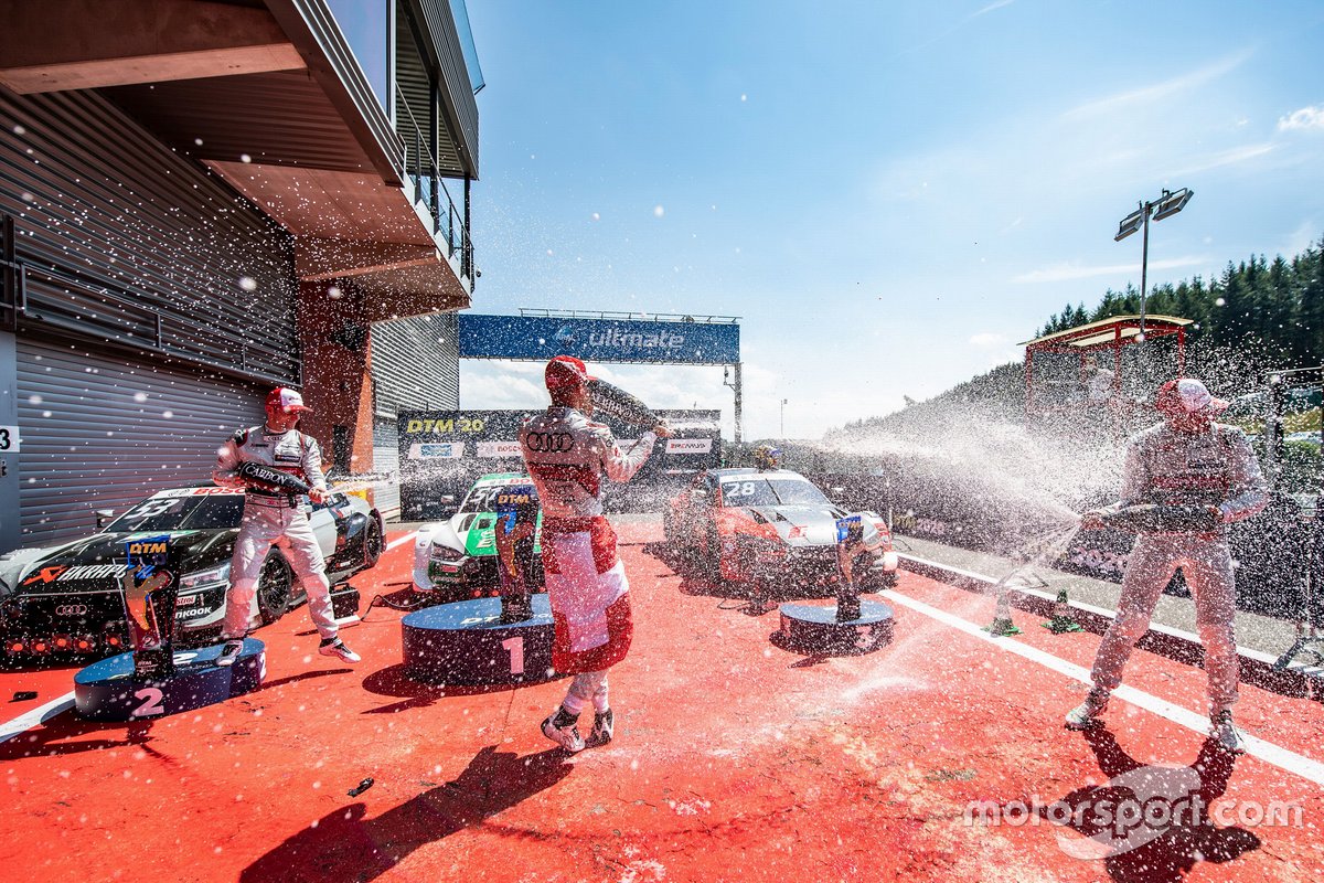 Podio: il vincitore della gara Nico Müller, Audi Sport Team Abt Sportsline, secondo posto per Jamie Green, Audi Sport Team Rosberg, terzo posto Loic Duval, Audi Sport Team Phoenix