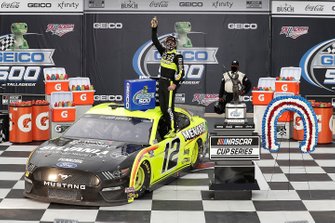 Race Winner Ryan Blaney, Team Penske, Ford Mustang