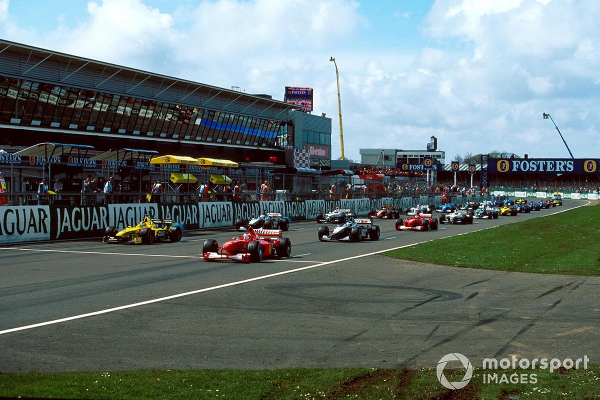 La partenza con Rubens Barrichello, Ferrari F1-2000 in pole position, GP della Gran Bretagna del 2000