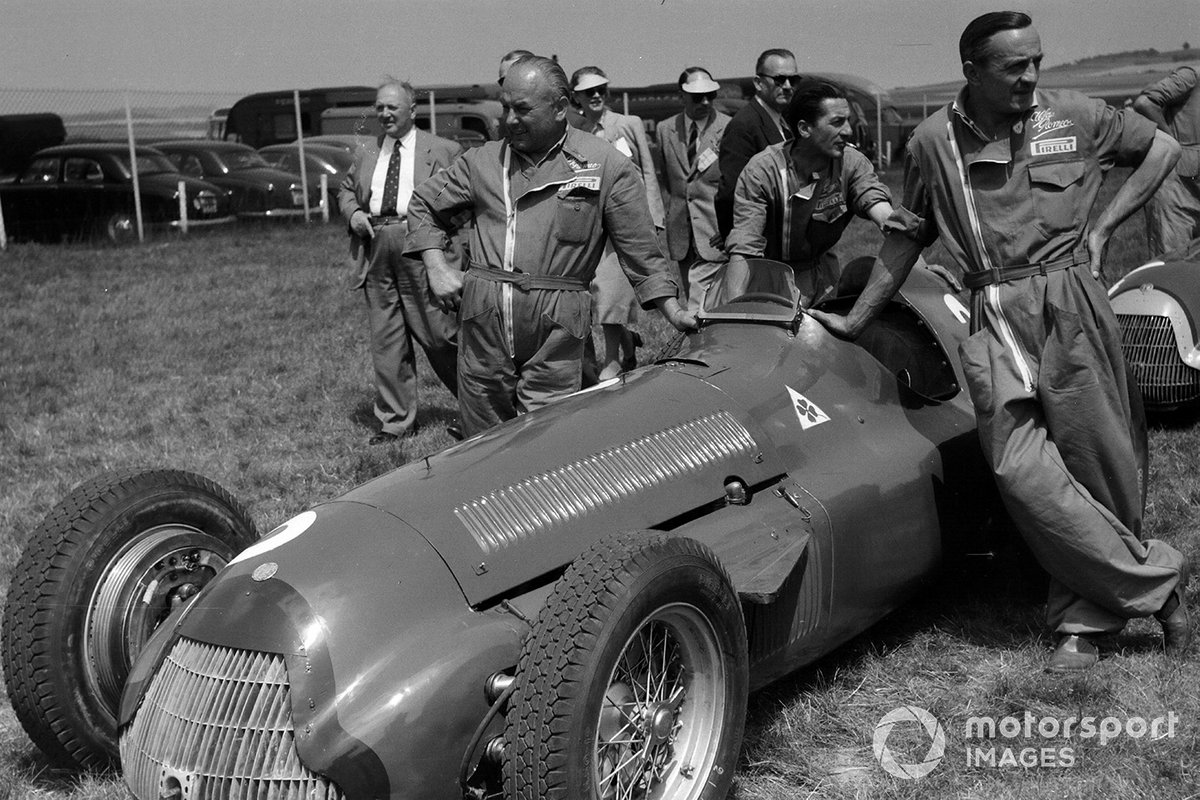  Luigi Fagioli, Juan Manuel Fangio, Alfa Romeo 159 and Alfa Romeo mechanics