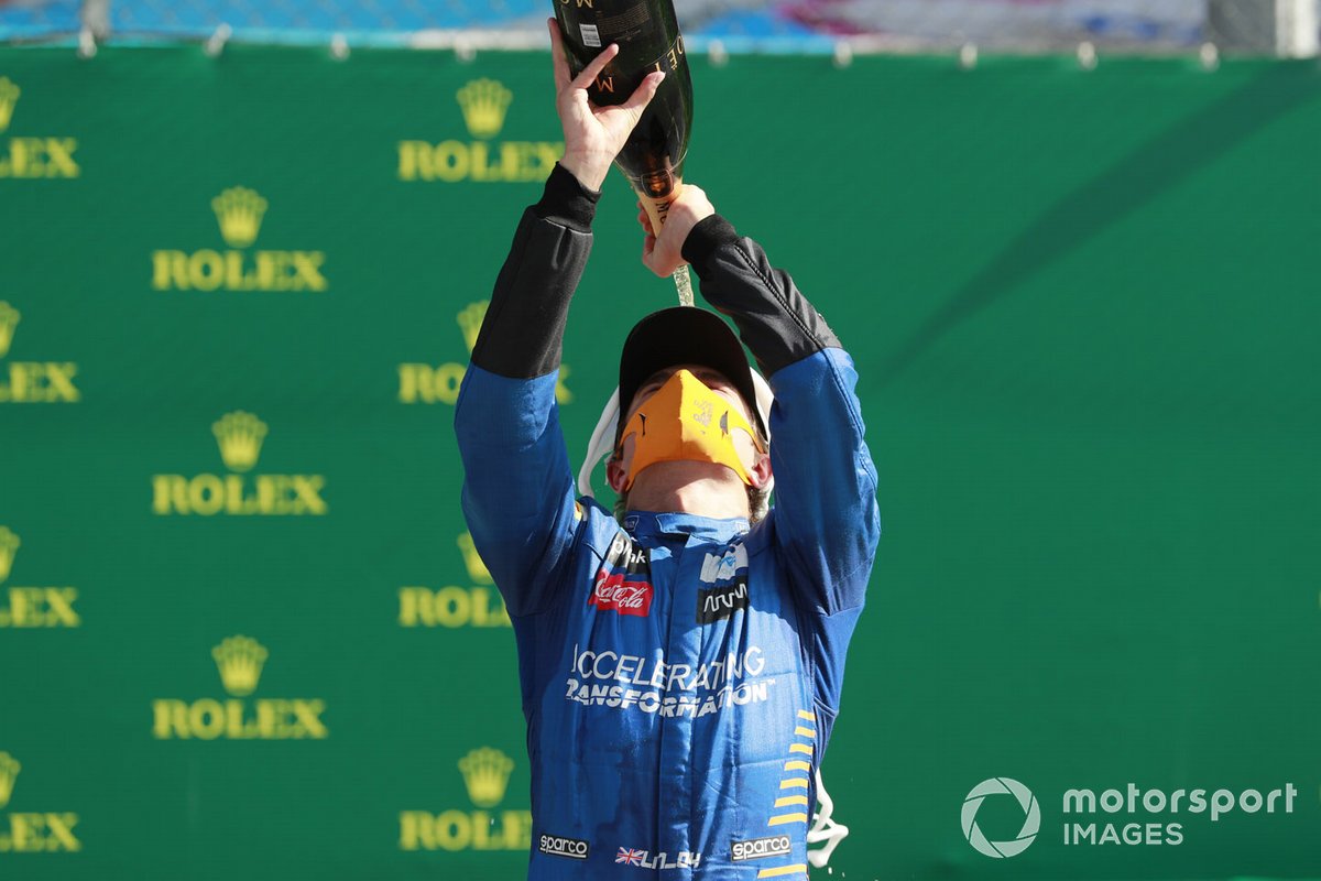 Podio: tercer lugar Lando Norris, McLaren celebra