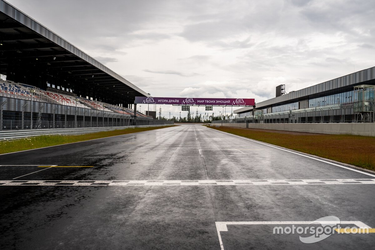 Igora Drive main straight