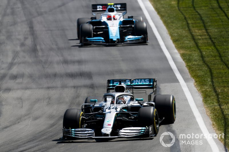 Lewis Hamilton, Mercedes AMG F1 W10, leads Robert Kubica, Williams FW42