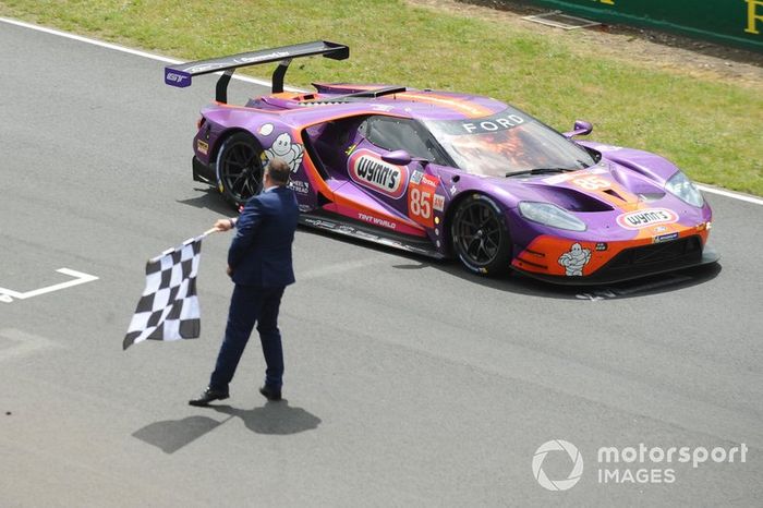 #85 Keating Motorsports Ford GT: Ben Keating, Jeroen Bleekemolen, Felipe Fraga takes the checkered flag