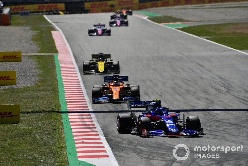 Alexander Albon, Toro Rosso STR14, leads Carlos Sainz Jr., McLaren MCL34, and Daniel Ricciardo, Renault R.S.19