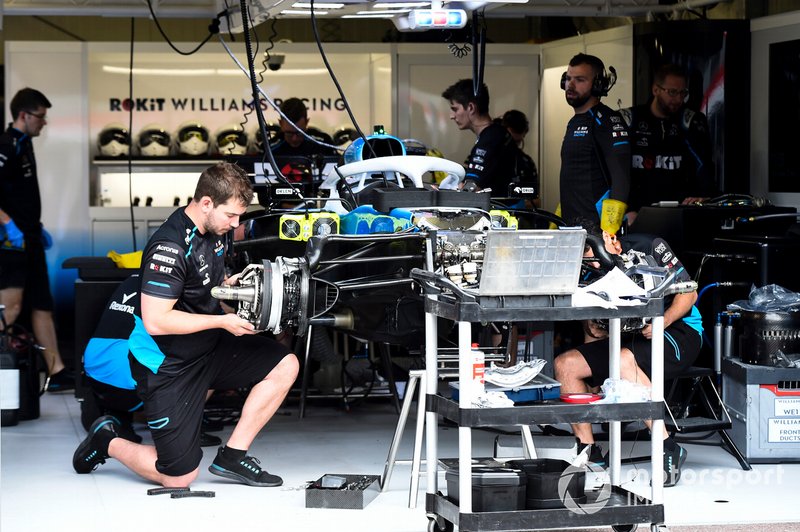 Suasana garasi Williams