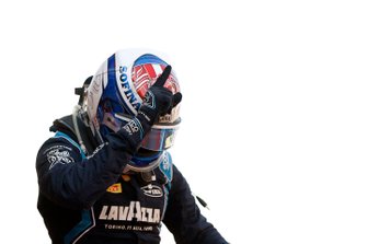 Winnaar Nicholas Latifi, Dams