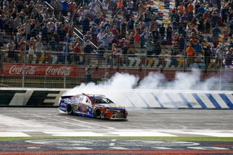Martin Truex Jr., Joe Gibbs Racing, Toyota Camry Bass Pro Shops / TRACKER ATVs & Boats / USO victory celebration