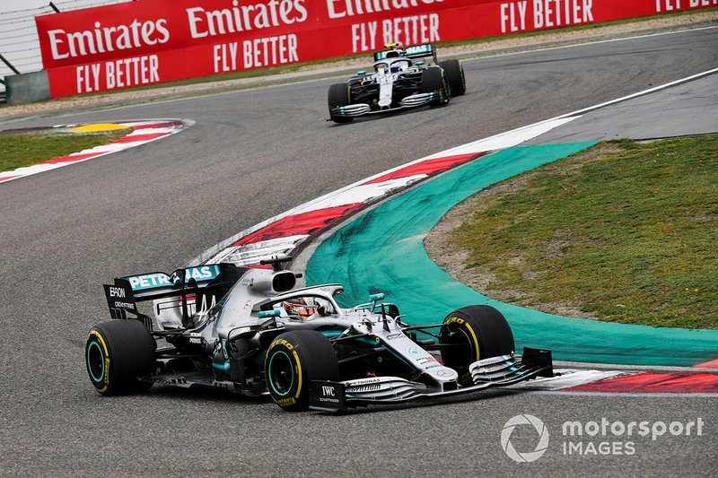 Valtteri Bottas und Lewis Hamilton