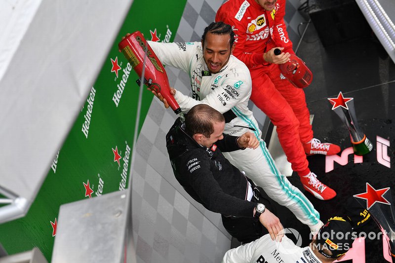 Podium: race winner Lewis Hamilton, Mercedes AMG F1 celebrates with champagne